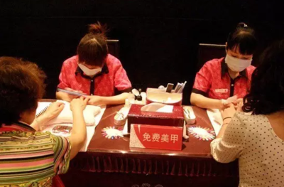 從麻辣燙到海底撈 美甲服務背后，火鍋品牌拼的遠不止是貼心